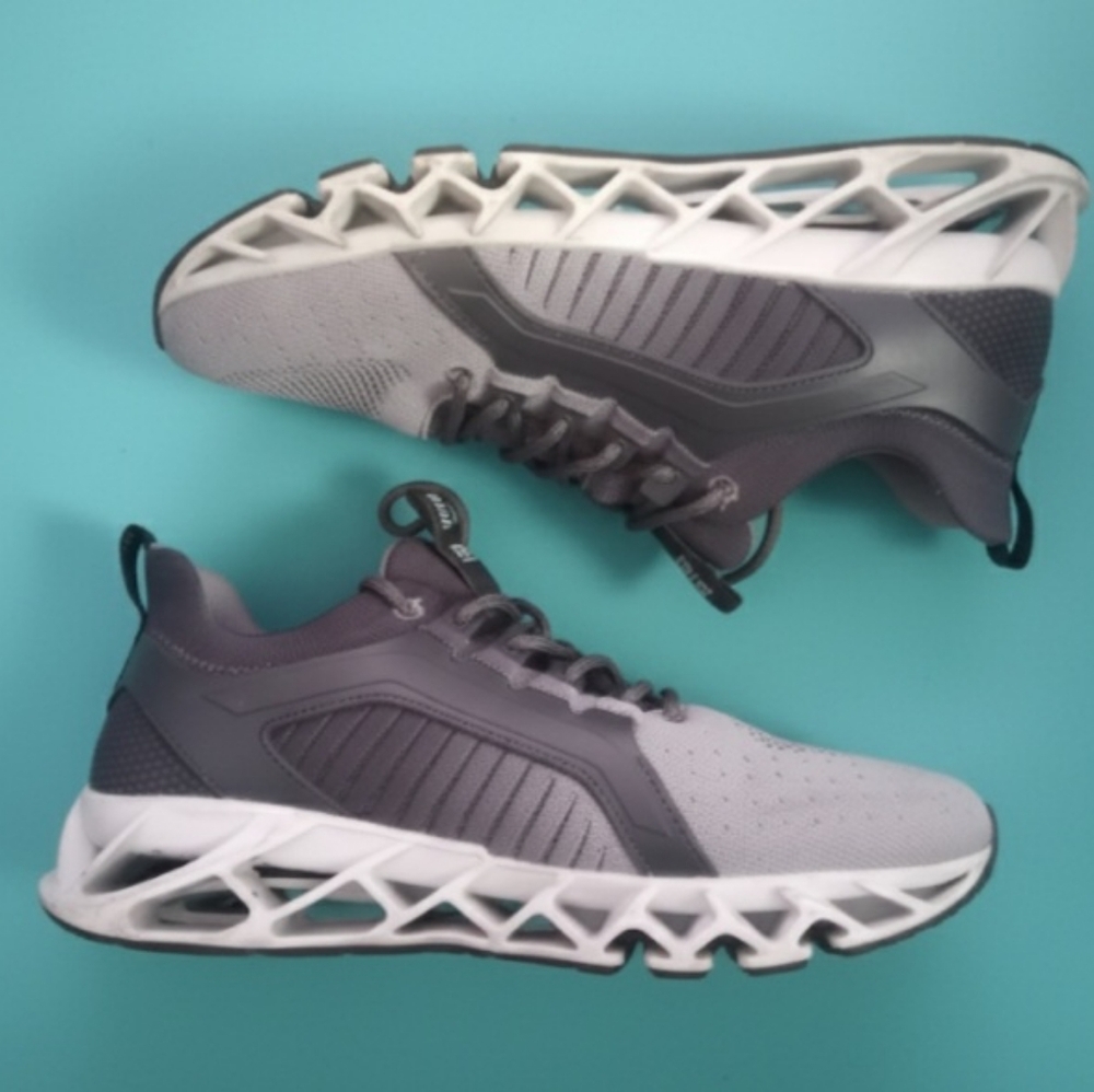 STYLISH GRAY TRAINERS UNISEX MEN 9 / WOMEN 10.5 (EU 42) - CHIC & LIGHT.